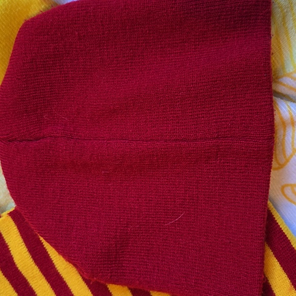GUC - Harry Potter Hat and Scarf Set in Yellow and Red for Kids (Unisex) - Picture 4 of 13